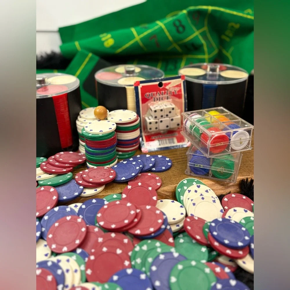 Casino Poker Chip Set with Dice Roulette & Blackjack Mat 2 Chip Styles Game